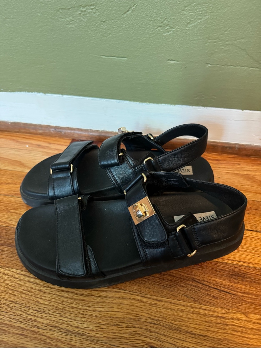 Steve Madden Black Leather Buckle Strap Sandals - Picture 3 of 6